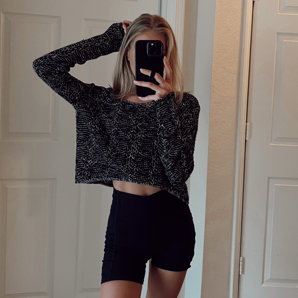 Charlotte Russe Black & White Crop Top Sweater